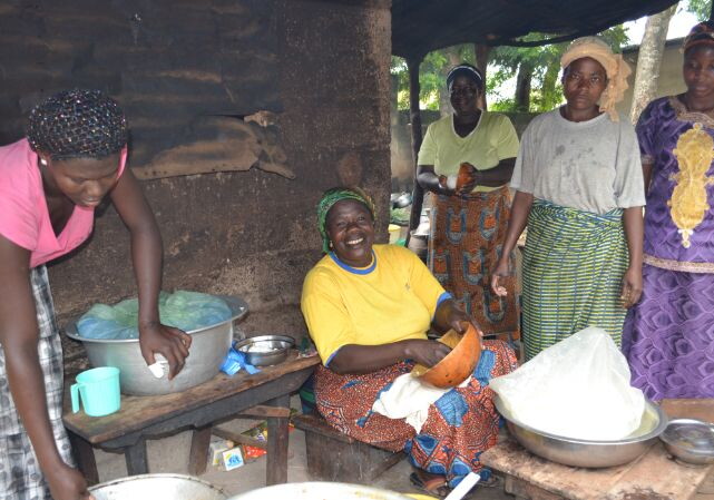 Das Straßencafé von Madame Aridja Tchakonde